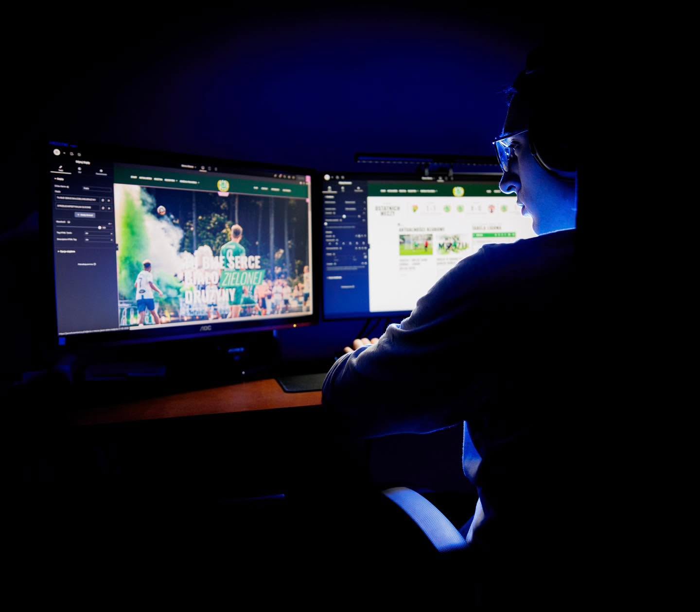 Ile klientów tracisz przez swoją stronę… i nawet o tym nie wiesz?

Klikają. Wchodzą. I po chwili wychodzą. 
Bo coś działa za wolno. Bo coś nie działa wcale. Bo coś po prostu irytuje.

Nie dostajesz feedbacku. Dostajesz ciszę.

A problem rzadko leży wyłącznie w „designie”. 
Najczęściej to wydajność, błędy, brak optymalizacji i technologiczne kompromisy, które wychodzą dopiero po czasie.

Dlatego podchodzimy do projektowania kompleksowo od technologii, przez UX, aż po warstwę wizualną. 
Tworzymy nie tylko kod, ale też grafikę i spójną oprawę zdjęciową, które wspierają odbiór i wiarygodność marki.

Dobra strona nie zwraca na siebie uwagi. 
Po prostu działa: szybko, stabilnie i bez tarcia.

I dokładnie tak ją projektujemy.

#webdesign #stronyinternetowe